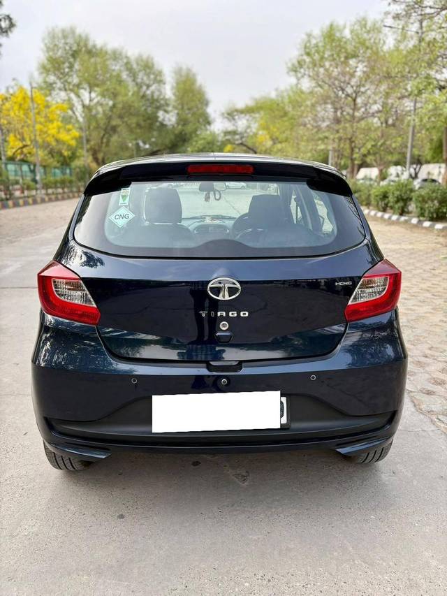 https://images10.gaadi.com/usedcar_image/4575572/original/processed_9243a2002f2f5b22c5ff87a2383601d3.jpg?imwidth=6402