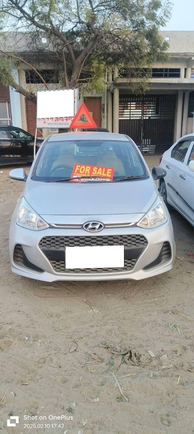 https://images10.gaadi.com/usedcar_image/4575581/original/processed_9d1cfdea6628876e28f87573fe33640a.jpg?imwidth=6402