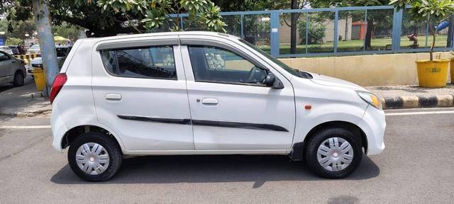 https://images10.gaadi.com/usedcar_image/4575582/original/processed_0d92c91351944e69a6d14de843b26ad8.jpg?imwidth=6401
