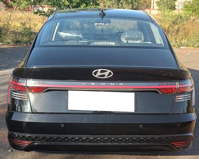 https://images10.gaadi.com/usedcar_image/4575653/original/processed_8df5b8a172dbefe8a57870984665e5cf.jpg?imwidth=6402