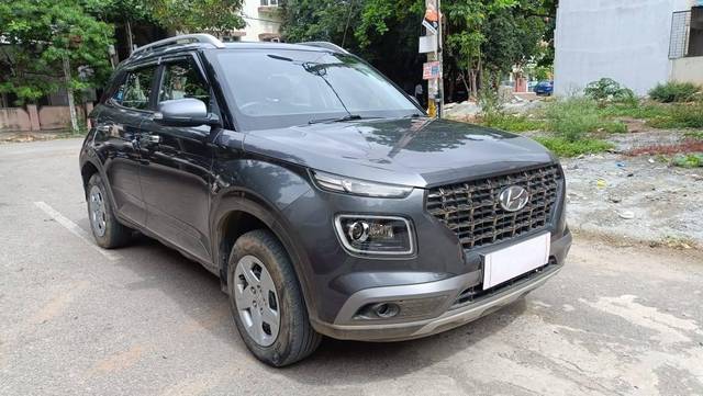 https://images10.gaadi.com/usedcar_image/4575654/original/processed_03ab98bb5ca3333a24d456936c89dd60.jpg?imwidth=6400