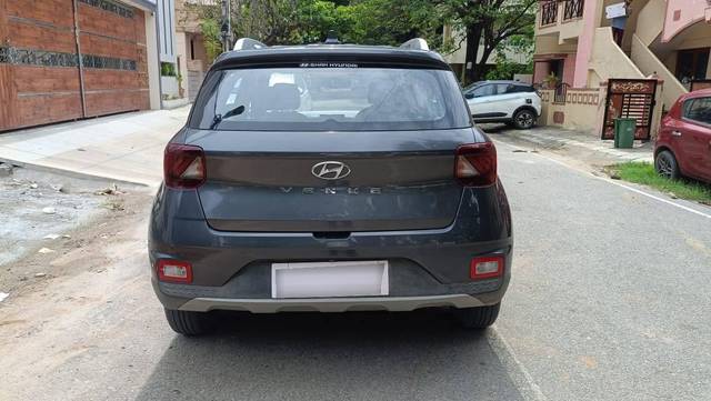 https://images10.gaadi.com/usedcar_image/4575654/original/processed_d8e32ae51415df4a02095f3904133e91.jpg?imwidth=6402