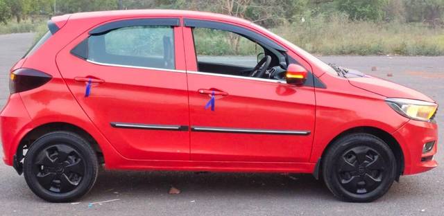 https://images10.gaadi.com/usedcar_image/4575669/original/processed_8c1f6a45209d2ca0ba7cd3c2dff56c41.jpg?imwidth=6401