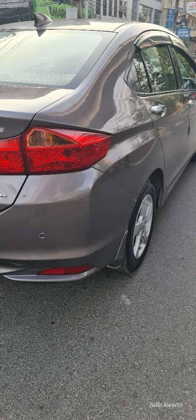 https://images10.gaadi.com/usedcar_image/4575674/original/processed_08cf248ea2b8df93f7f4aca8f9b86ec5.jpg?imwidth=6402