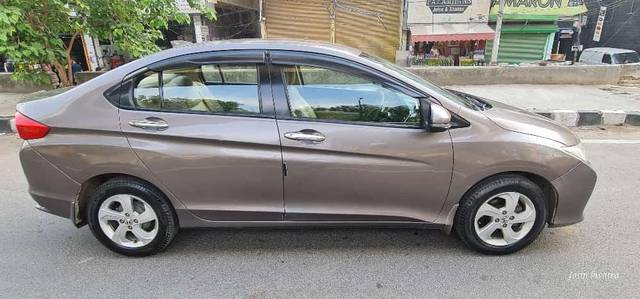 https://images10.gaadi.com/usedcar_image/4575674/original/processed_a3135f82c599cee3beaaded869cb6a7a.jpg?imwidth=6401