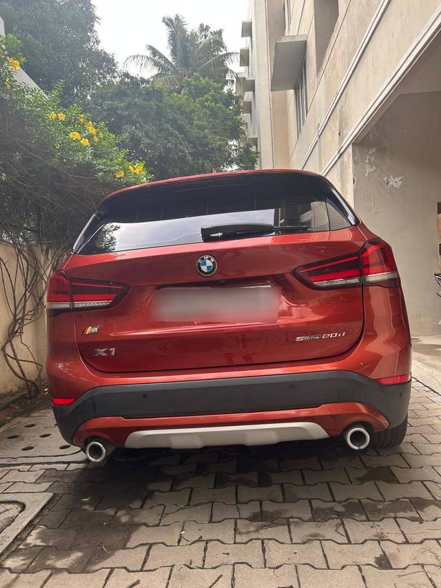 https://images10.gaadi.com/usedcar_image/4575685/original/processed_72e2bf6384d91489bf327fa2bf5641e9.jpg?imwidth=6402