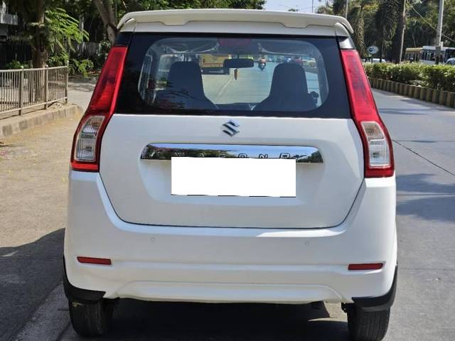 https://images10.gaadi.com/usedcar_image/4575694/original/processed_5fde2f135e5e2147cf58f9496eaecc6d.jpg?imwidth=6402