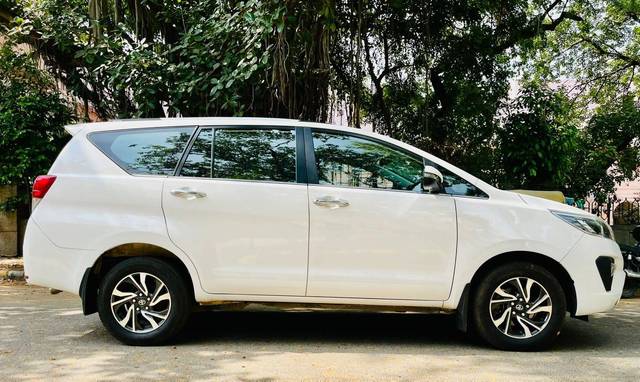 https://images10.gaadi.com/usedcar_image/4575697/original/processed_41ba536edfc6e68212b96f65beff9e36.jpg?imwidth=6401