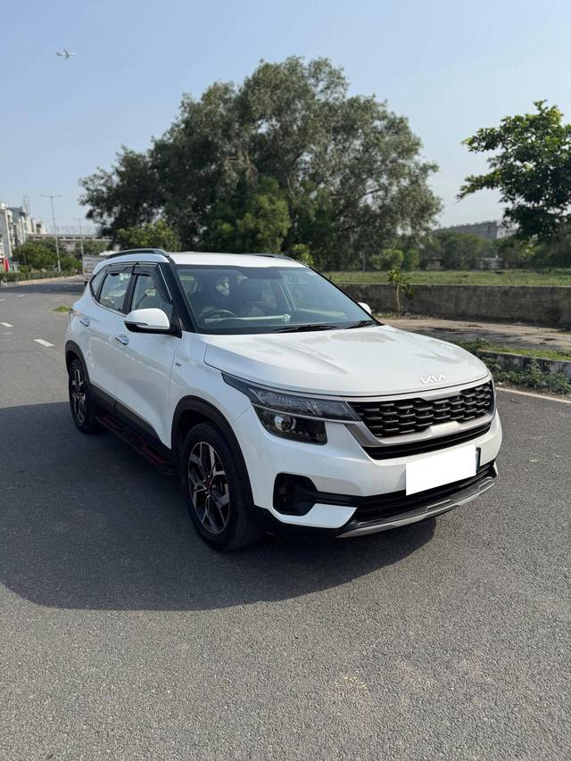 https://images10.gaadi.com/usedcar_image/4575704/original/processed_a70deedb3d8999abc1eebdca3e8fbf5c.jpg?imwidth=6400