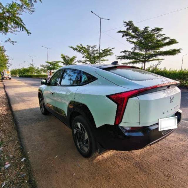 https://images10.gaadi.com/usedcar_image/4575708/original/processed_processed_10f3d652-68cd-4a1f-af5f-90a68f015727.jpg?imwidth=6400