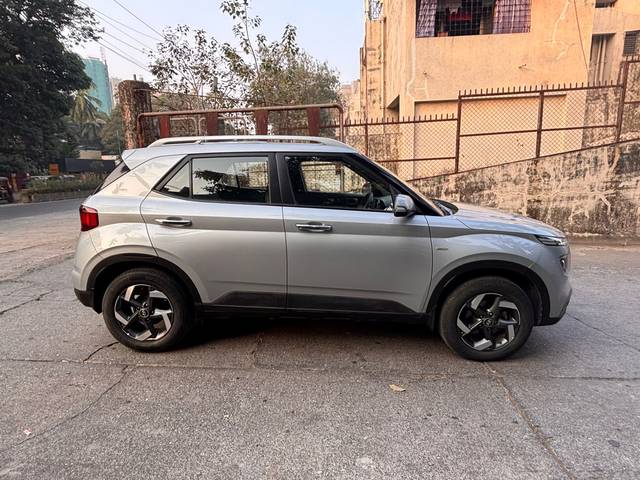 https://images10.gaadi.com/usedcar_image/4575720/original/bcbf5bac8760c78f7dbf75483b57bde5.jpg?imwidth=6401