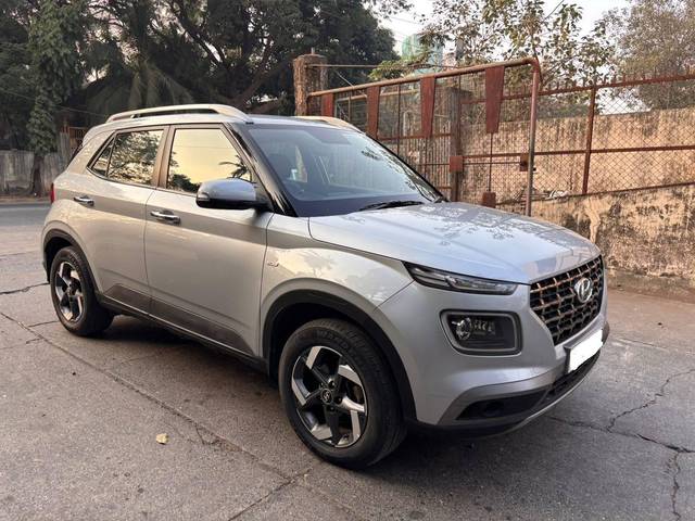 https://images10.gaadi.com/usedcar_image/4575720/original/processed_0cb66d294ac2984164e8f5a4054509de.jpg?imwidth=6400