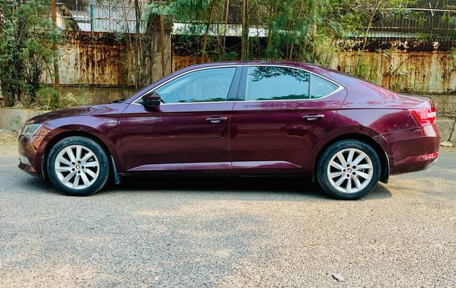 https://images10.gaadi.com/usedcar_image/4575723/original/c09c5fd43b43c09cb215a21f10cbfd2a.jpg?imwidth=6402