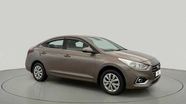 https://images10.gaadi.com/usedcar_image/4575740/original/4b8258d9eb2cf8314531605f67bc4d28.jpg?imwidth=6400