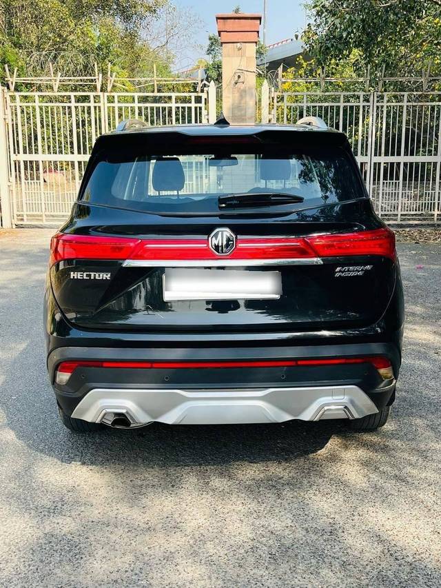 https://images10.gaadi.com/usedcar_image/4575766/original/processed_fefe16f24c5a545fa647d08751bf962c.jpg?imwidth=6402