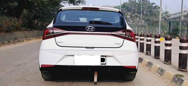 https://images10.gaadi.com/usedcar_image/4575767/original/processed_ca979d346fda6aa7654982ed0c3cd64e.jpg?imwidth=6402