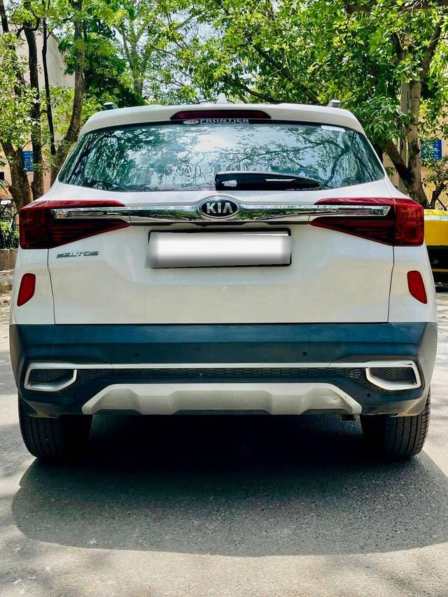 https://images10.gaadi.com/usedcar_image/4575771/original/processed_0a6a0e0b7199a970bee91dd00843b3a4.jpg?imwidth=6401