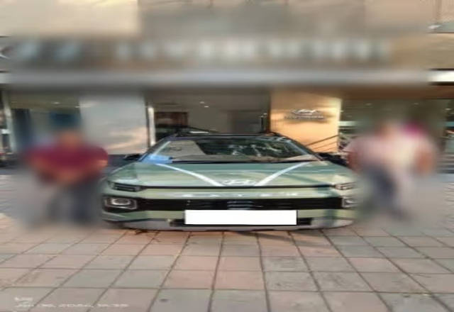 https://images10.gaadi.com/usedcar_image/4575784/original/33a0b03e-2eb3-4375-a49d-d629517038e7.?imwidth=6400