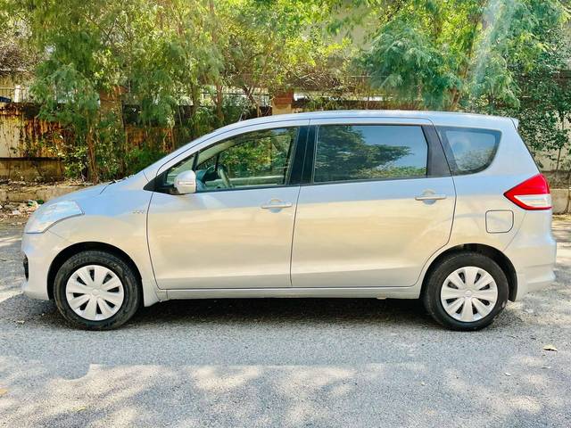 https://images10.gaadi.com/usedcar_image/4575785/original/processed_069bf3afbbde922a2a52abfd84ec5221.jpg?imwidth=6402