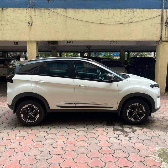 https://images10.gaadi.com/usedcar_image/4575791/original/processed_b14048efdc5282087dc292d46270cae5.jpeg?imwidth=6401