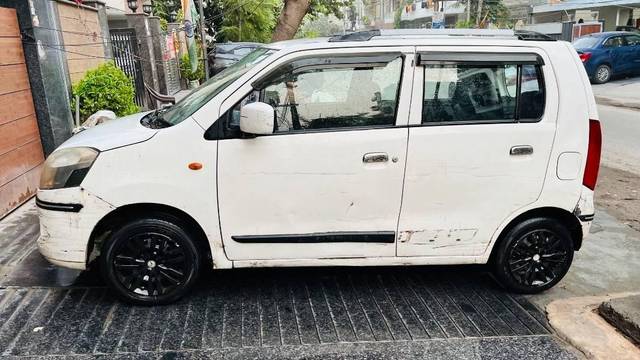 https://images10.gaadi.com/usedcar_image/4575797/original/processed_50707337-323f-4f41-899b-d060e2e654d6.jpeg?imwidth=6402