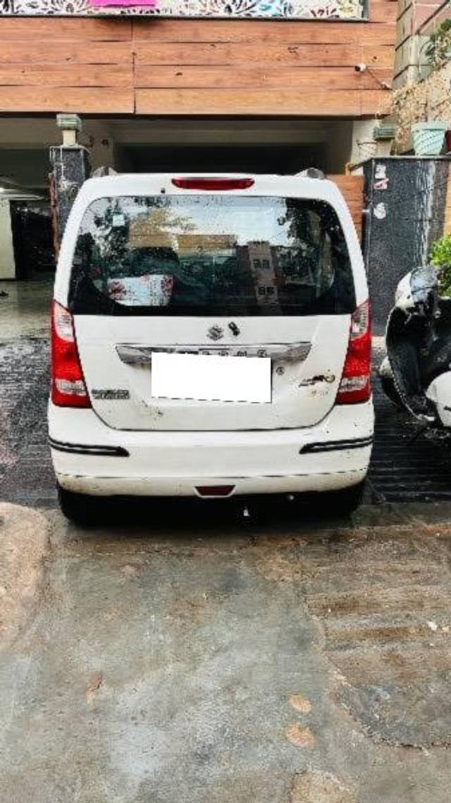 https://images10.gaadi.com/usedcar_image/4575797/original/processed_53d8e5d2-56bb-48fe-8632-ce457954d135.jpeg?imwidth=6401