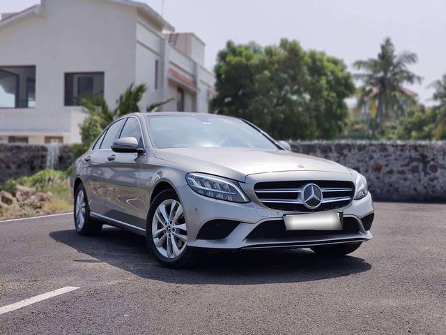https://images10.gaadi.com/usedcar_image/4575830/original/processed_a3c7deeb5f93c30032b100119edff539.jpg?imwidth=6400