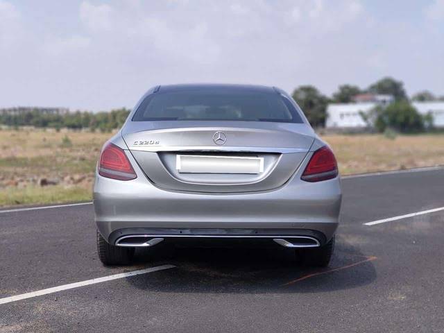 https://images10.gaadi.com/usedcar_image/4575830/original/processed_afffedf7dd4ddb2f0345f9911c2bd2b1.jpg?imwidth=6401