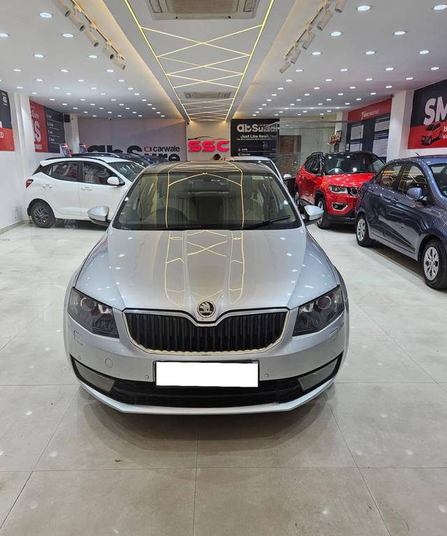https://images10.gaadi.com/usedcar_image/4575859/original/processed_f1a0b7275a9e5c74e93c70f0b6b54a16.jpg?imwidth=6400