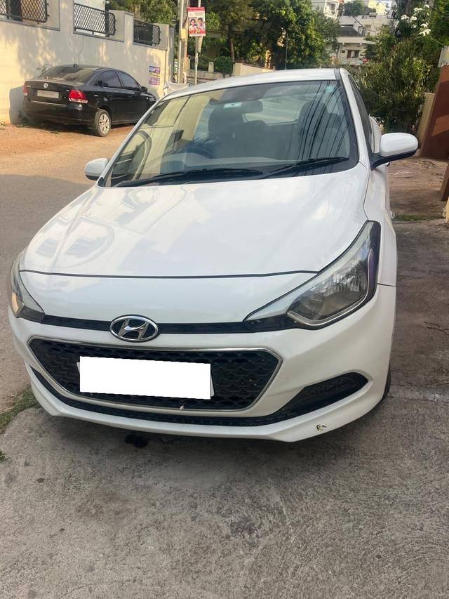 https://images10.gaadi.com/usedcar_image/4575861/original/processed_2e9097009aa83e1a11cc1217910ec2b5.jpg?imwidth=6400