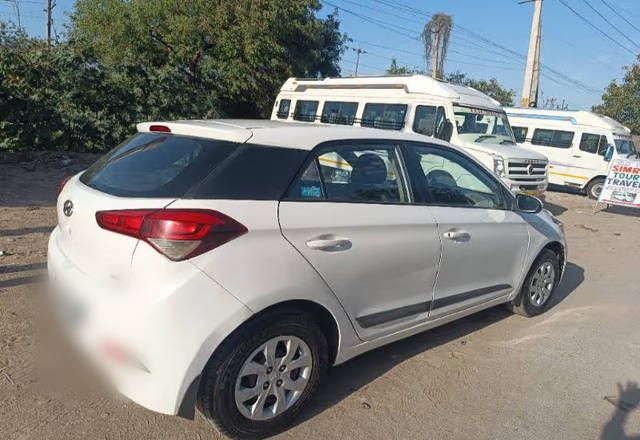 https://images10.gaadi.com/usedcar_image/4575862/original/95852dd4-5142-4917-ba20-6d30c6bab7d8.?imwidth=6401