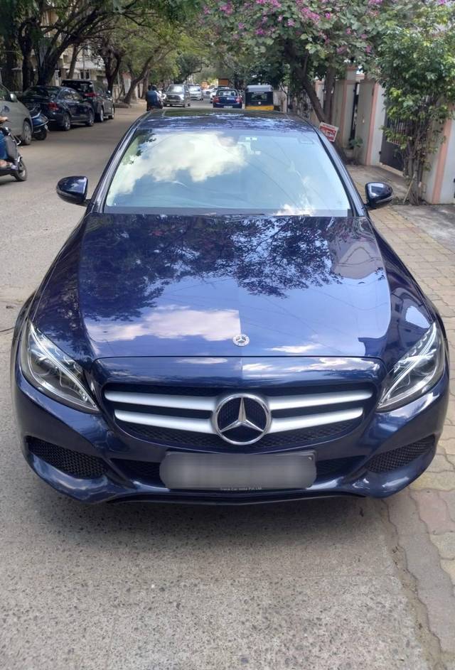 https://images10.gaadi.com/usedcar_image/4575869/original/processed_d97d46e87fed3bb81260e038999193d0.jpg?imwidth=6402