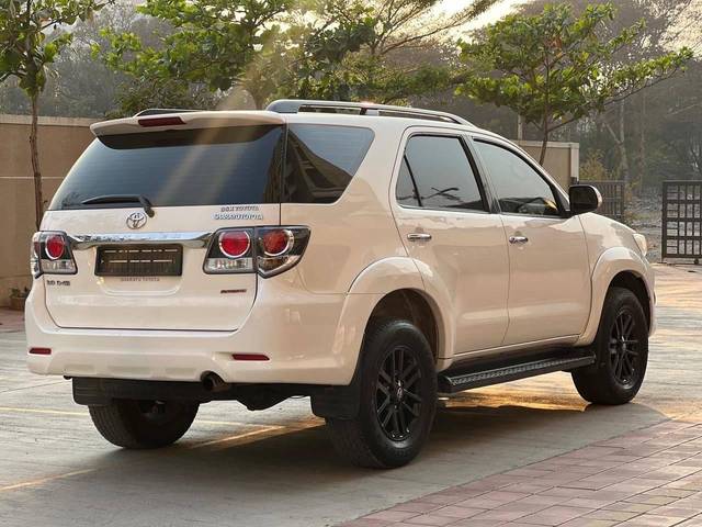 https://images10.gaadi.com/usedcar_image/4575872/original/processed_b4a683c0-8ad8-4673-80ee-3c6d481c22ea.jpg?imwidth=6401
