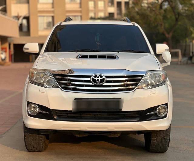 https://images10.gaadi.com/usedcar_image/4575872/original/processed_e116aa46-ccbf-4cc1-823c-6899ed051fbf.jpg?imwidth=6400