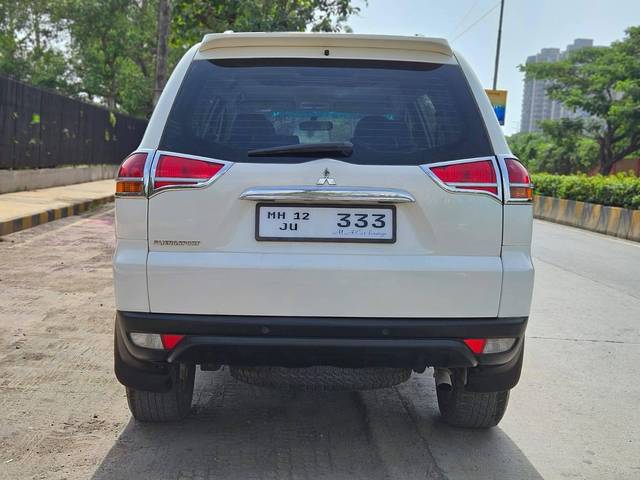 https://images10.gaadi.com/usedcar_image/4575886/original/processed_ff2734504530bdd2c8d5163928b5d04e.jpg?imwidth=6402