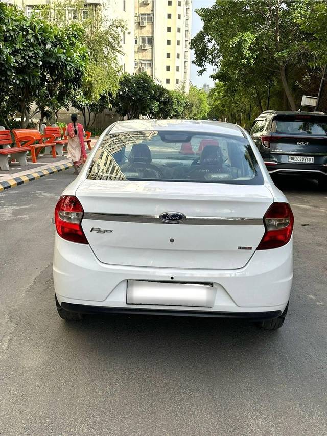 https://images10.gaadi.com/usedcar_image/4575899/original/processed_f08b749603b2cac09a176d8e2306dc14.jpg?imwidth=6402