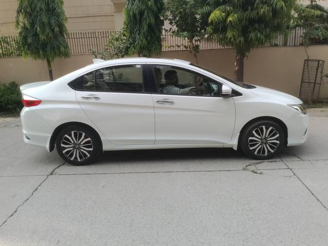 https://images10.gaadi.com/usedcar_image/4575902/original/33956c7579343d2227d1df147dacac49.jpg?imwidth=6401
