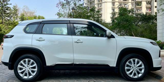 https://images10.gaadi.com/usedcar_image/4575913/original/d459b89202f308a1c799b767240332b5.jpg?imwidth=6401