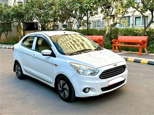 https://images10.gaadi.com/usedcar_image/4575919/original/c50176711c57642d92731224c12cd517.jpg?imwidth=6400