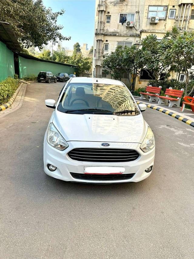 https://images10.gaadi.com/usedcar_image/4575919/original/processed_3a84c1959e3fa993940966e760c685f2.jpg?imwidth=6402