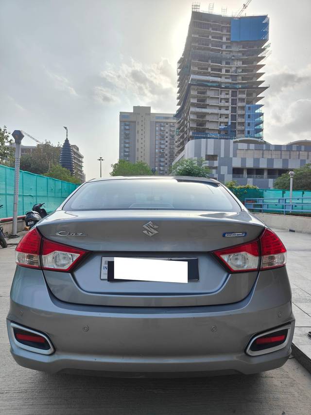 https://images10.gaadi.com/usedcar_image/4575928/original/processed_2b62a11d975a555cd3a890b9ae4cac14.jpg?imwidth=6402