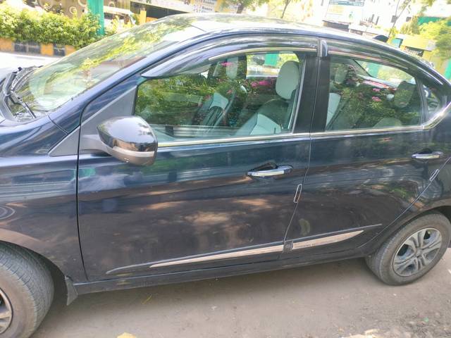 https://images10.gaadi.com/usedcar_image/4575944/original/e4303734-31d2-45ab-bacd-b7ef139a4fbe.jpg?imwidth=6401