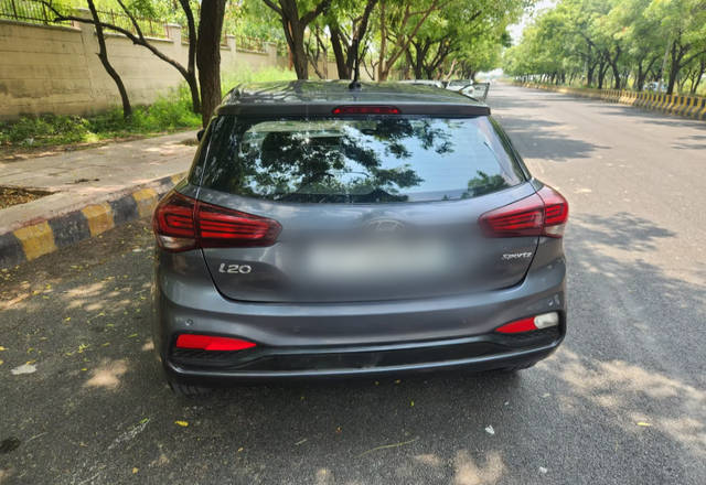 https://images10.gaadi.com/usedcar_image/4575977/original/566cc42c-79ec-47ef-8ecf-3aae217144a6.?imwidth=6401