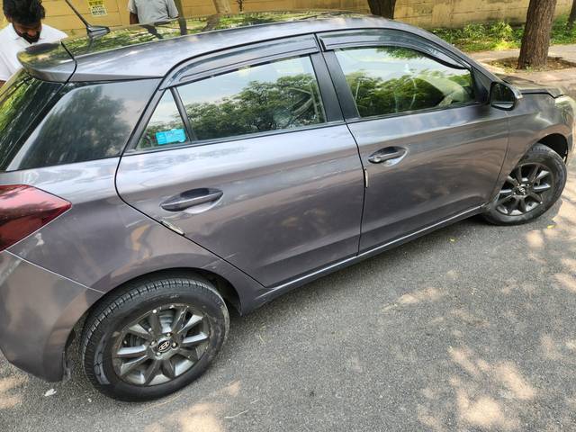 https://images10.gaadi.com/usedcar_image/4575977/original/7253a91b-3328-45fb-b2f2-6b092216a327.jpg?imwidth=6400