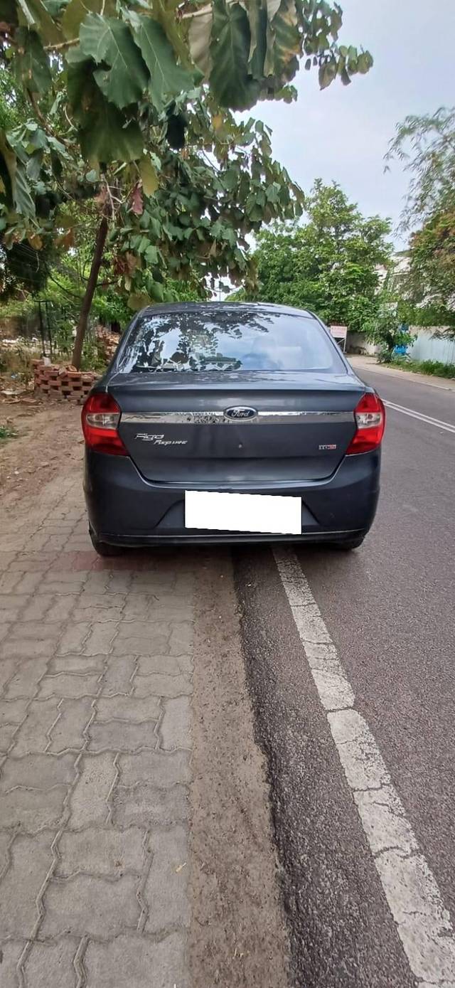 https://images10.gaadi.com/usedcar_image/4575990/original/processed_2587d55e89a88dacf4a5bd97e4c427c1.jpg?imwidth=6401