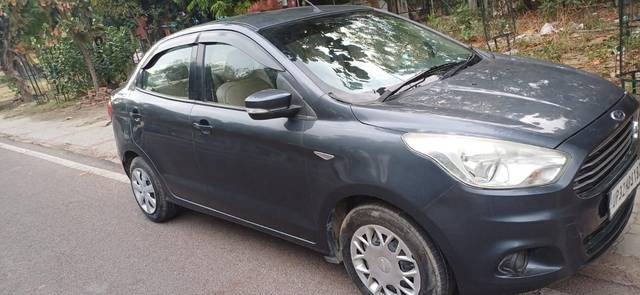 https://images10.gaadi.com/usedcar_image/4575990/original/processed_30ed6cfcf1d2b3b4759c46da0e303130.jpg?imwidth=6402