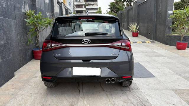 https://images10.gaadi.com/usedcar_image/4576002/original/processed_1bb7e13ef240513944ca85f20c687f9f.jpg?imwidth=6402