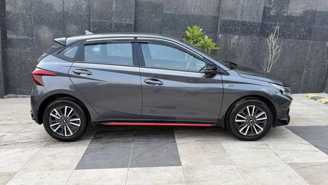 https://images10.gaadi.com/usedcar_image/4576002/original/processed_5de32931d798b481d67dc0ba0d013935.jpg?imwidth=6401