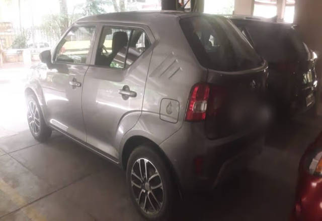 https://images10.gaadi.com/usedcar_image/4576008/original/efe8fdf5-98eb-4bf2-907d-92c488c904a6.?imwidth=6402