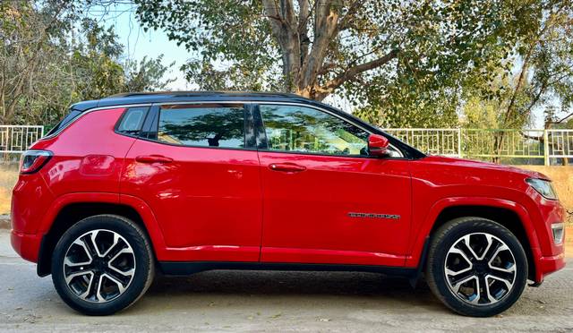 https://images10.gaadi.com/usedcar_image/4576009/original/processed_9987ed84ee1cd35022a26790b4a46c43.jpg?imwidth=6401